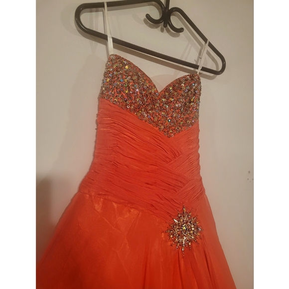 Mac Duggal Prom Gown - Picture 2 of 10